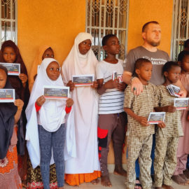 Distribution Des Allocations Pour Les Orphelins Au Niger