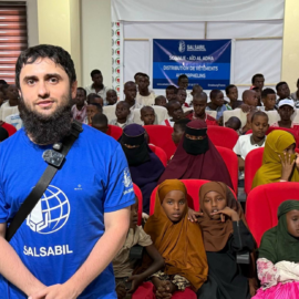 Aïd al-Adha 2026 en Somalie : des vêtements et des chaussures offerts à 150 orphelins à Mogadiscio Aïd al-Adha 2026 en Somalie : des vêtements et des chaussures offerts à 150 orphelins à Mogadiscio