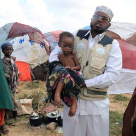 СОМАЛИ: 730 детей умерли от голода прямо в центрах питания ООН